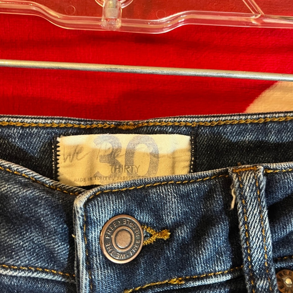 Free gift with purchase! We The Free Blue Skinny Jeans raw hem size 10/30 - Picture 4 of 8